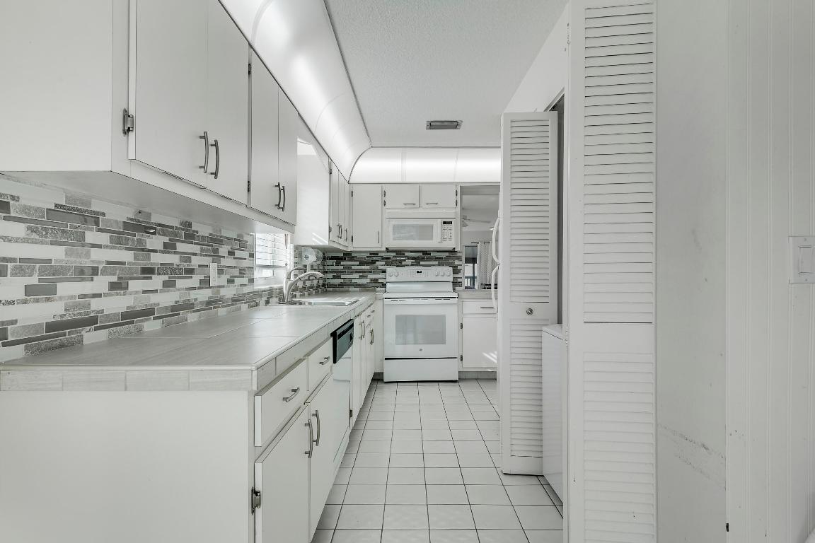 PALM GREENS AT VILLA DEL RAY CONDO II - Residential