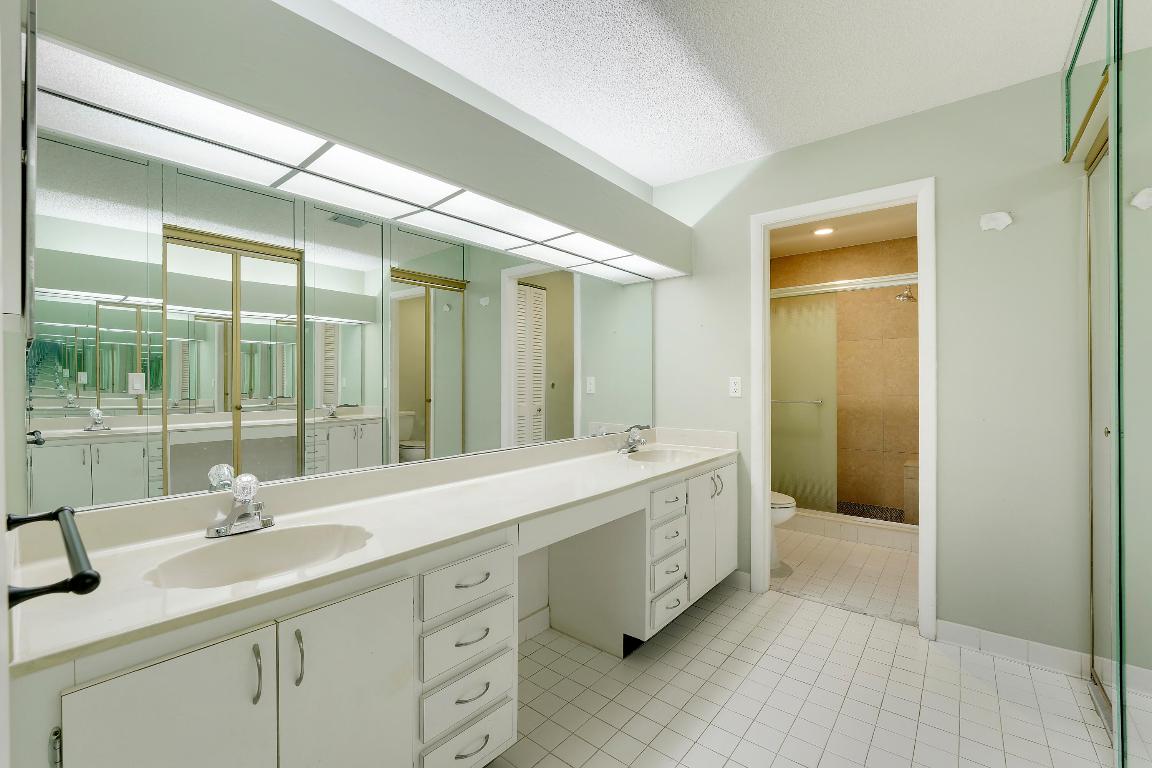 PALM GREENS AT VILLA DEL RAY CONDO II - Residential