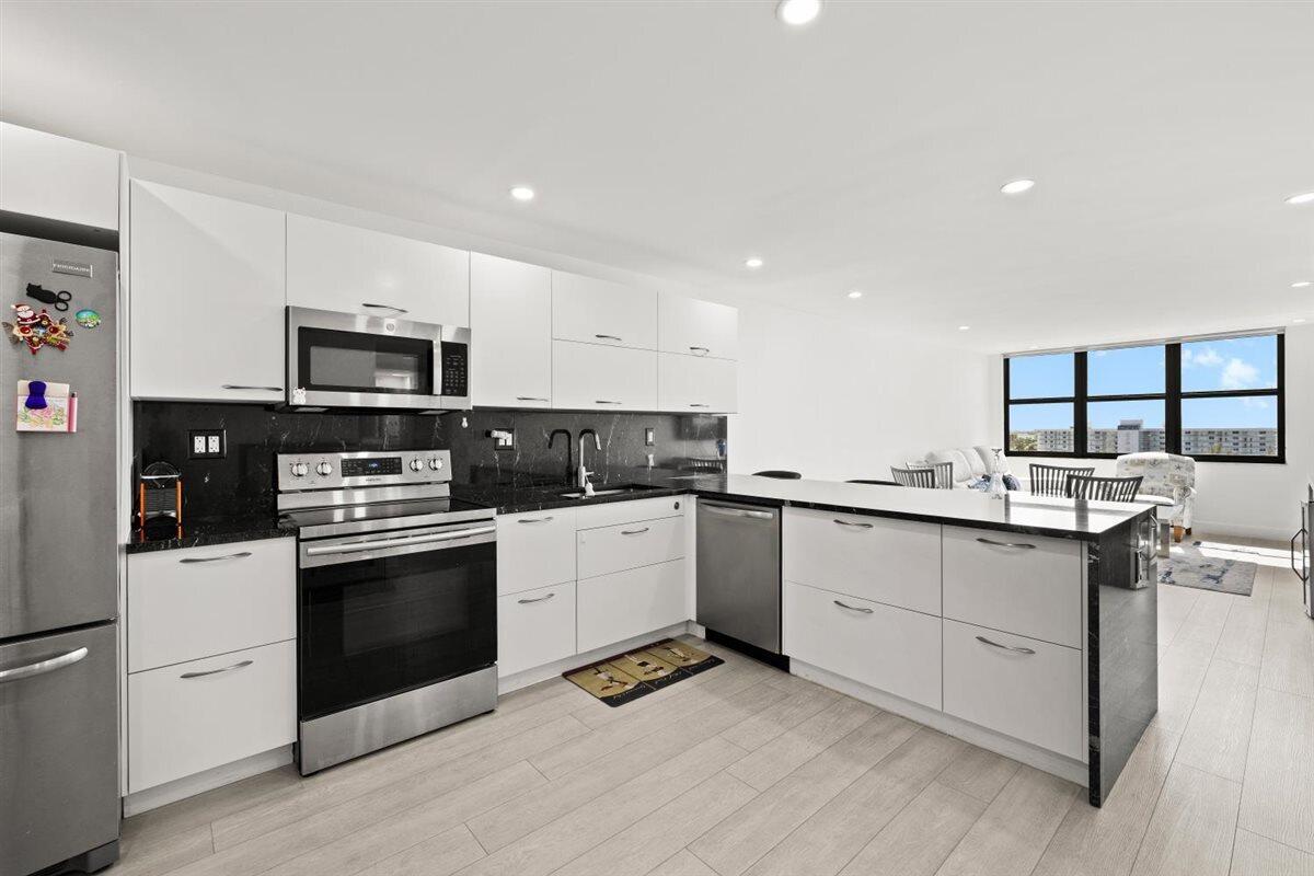 1401 N Riverside Drive 1104