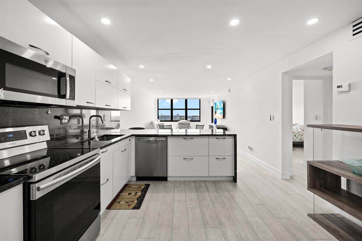 1401 N Riverside Drive 1104