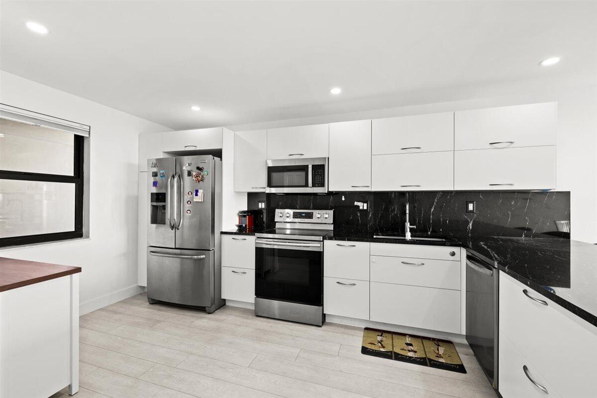 1401 N Riverside Drive 1104