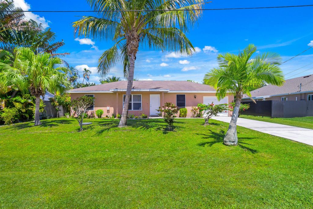 Photo of 2131 SE Glenrock Terrace, Port Saint Lucie, FL 34953 (MLS # R10991718)