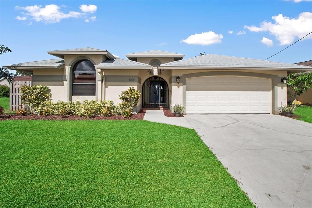 Photo of 6269 Foster Street, Jupiter, FL 33458 (MLS # R10759458)