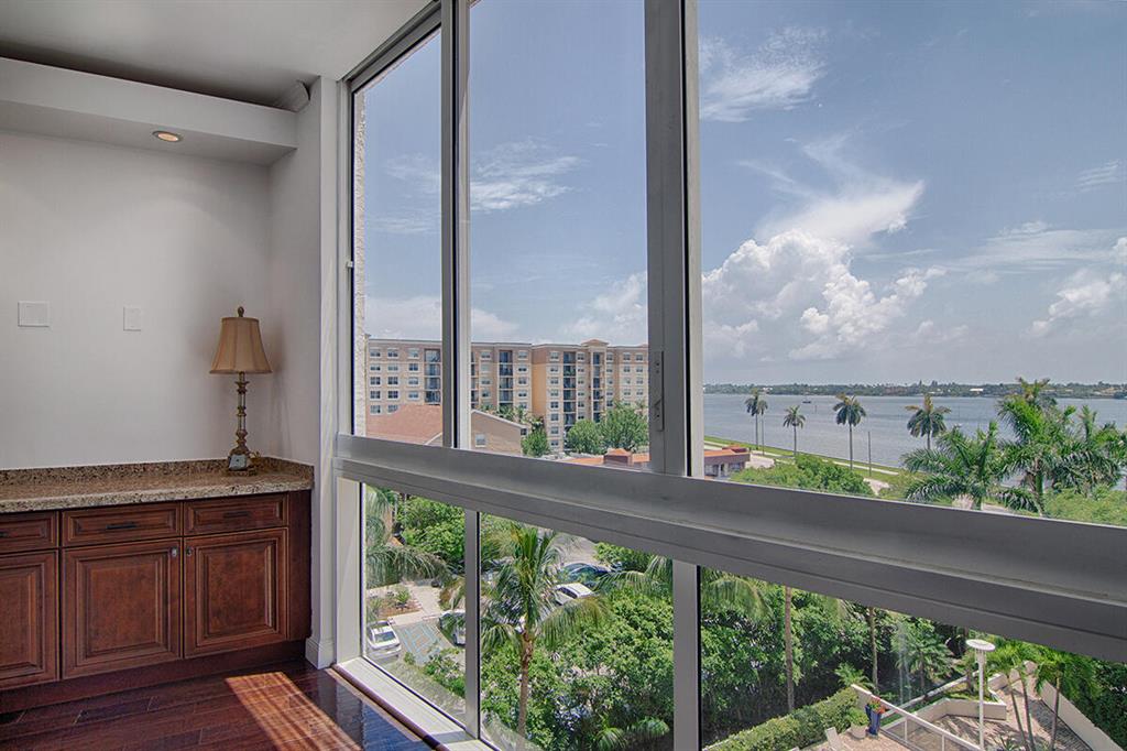 VILLA LOFTS CONDO - Residential