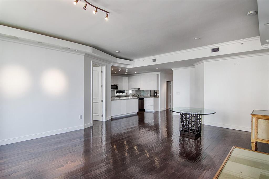 VILLA LOFTS CONDO - Residential