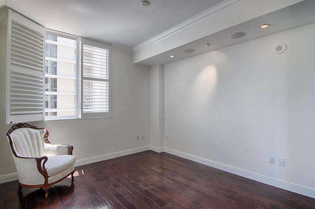 VILLA LOFTS CONDO - Residential