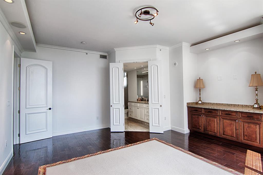 VILLA LOFTS CONDO - Residential