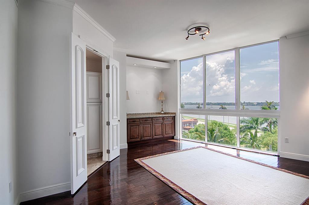 VILLA LOFTS CONDO - Residential