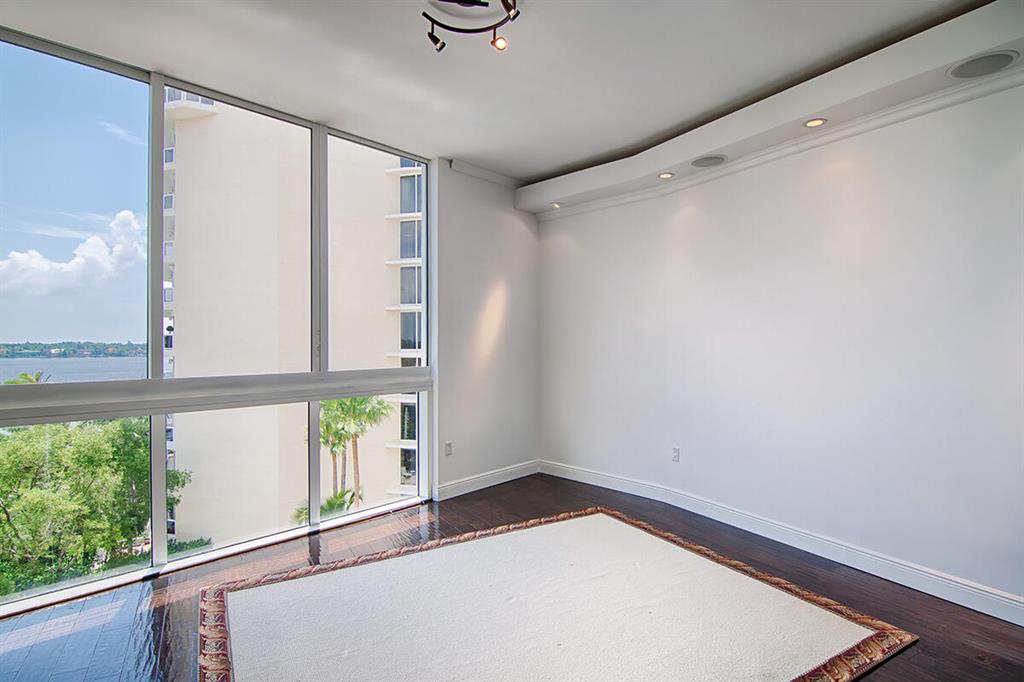 VILLA LOFTS CONDO - Residential