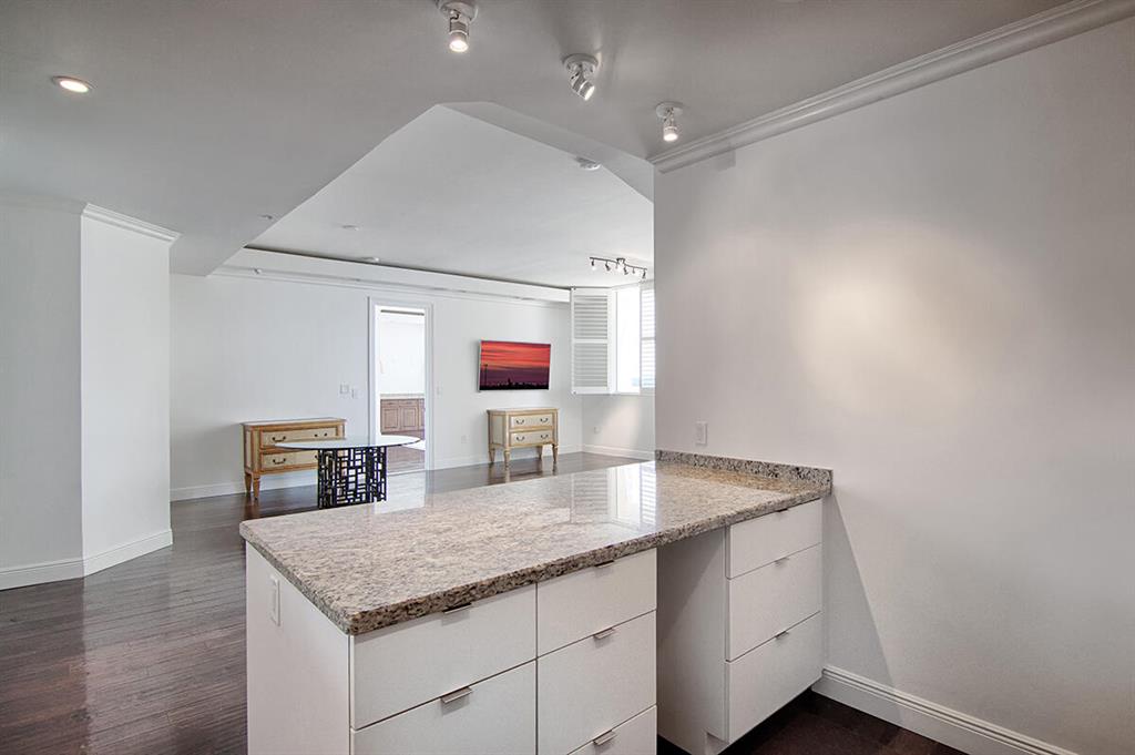 VILLA LOFTS CONDO - Residential