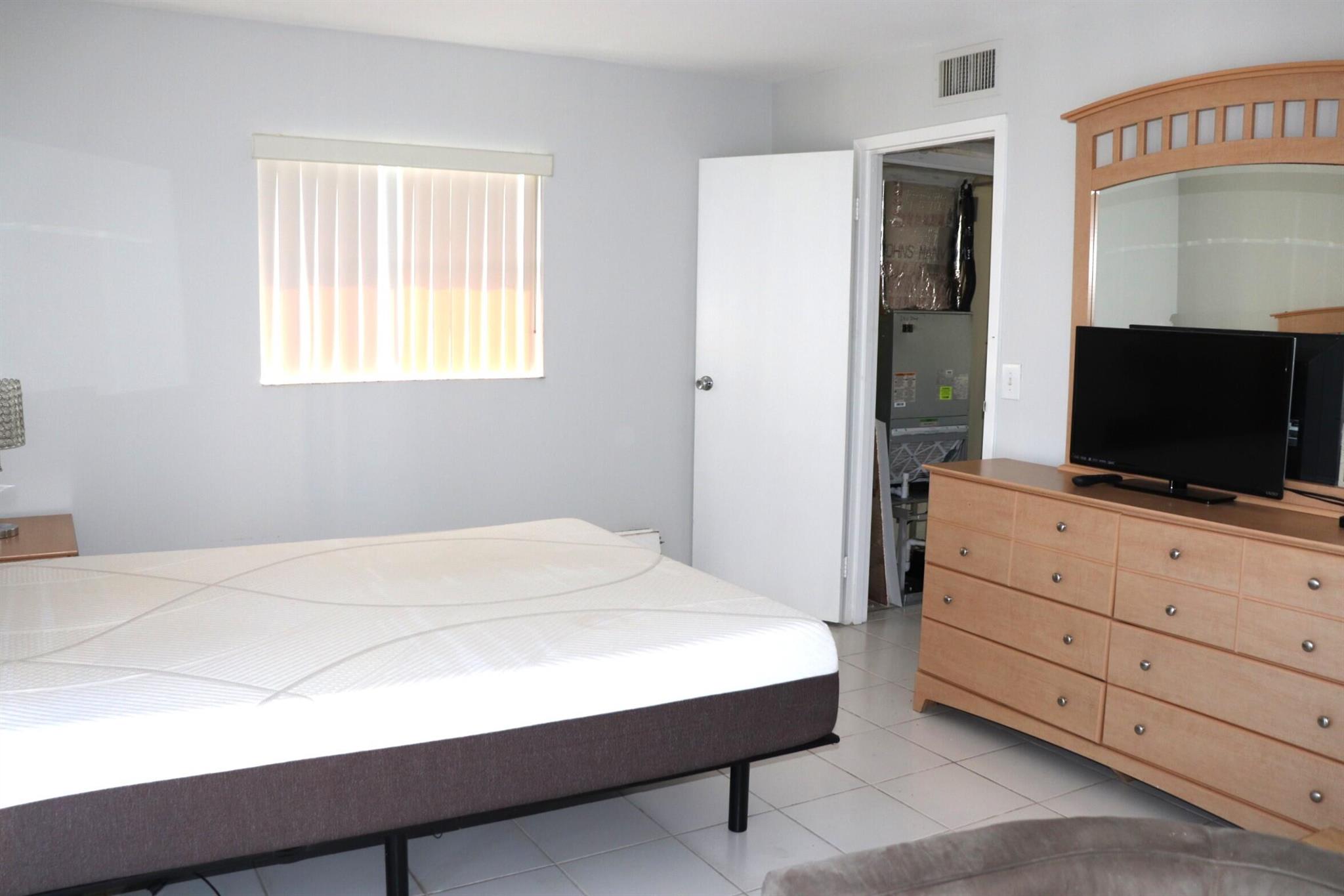 KINGS POINT BRITTANY COND - Residential