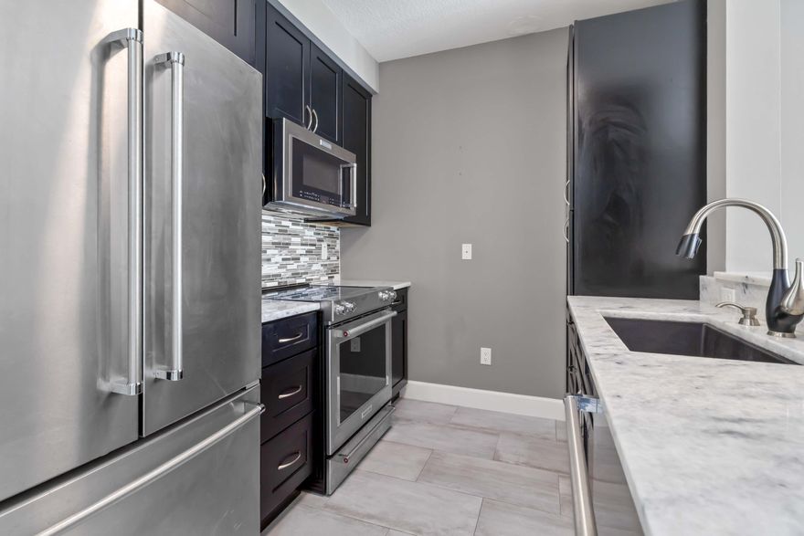 Location location location! Right in the heart of downtown Boca Raton , Boca Grand is a luxury building recently updated with gorgeous lobbies and club room with billsrds and library, business center with conference rooms, updated fitness center viewing the luxury pool deck with jacuzzi.  Matteo's restaurant is onsite plus dozens of restaurants, shops, Mizner Park, Royal Palm Plaza all just  steps away!