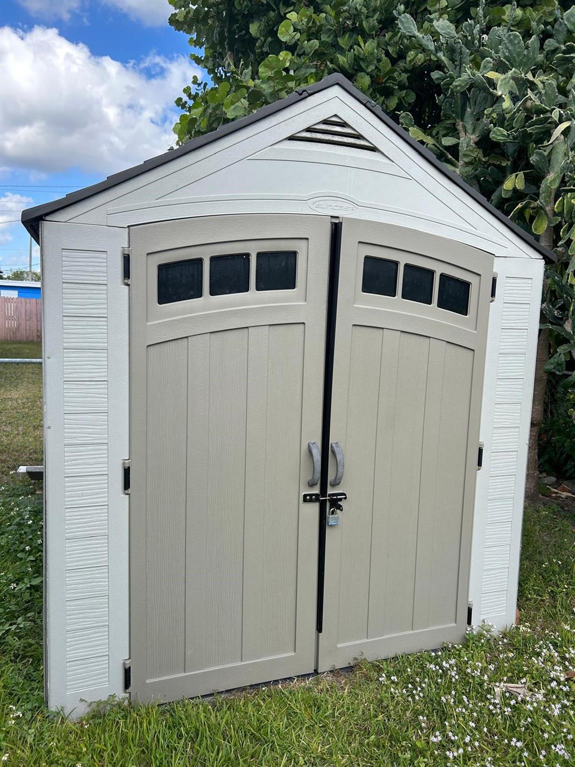 Broadview Country Club Es - Residential