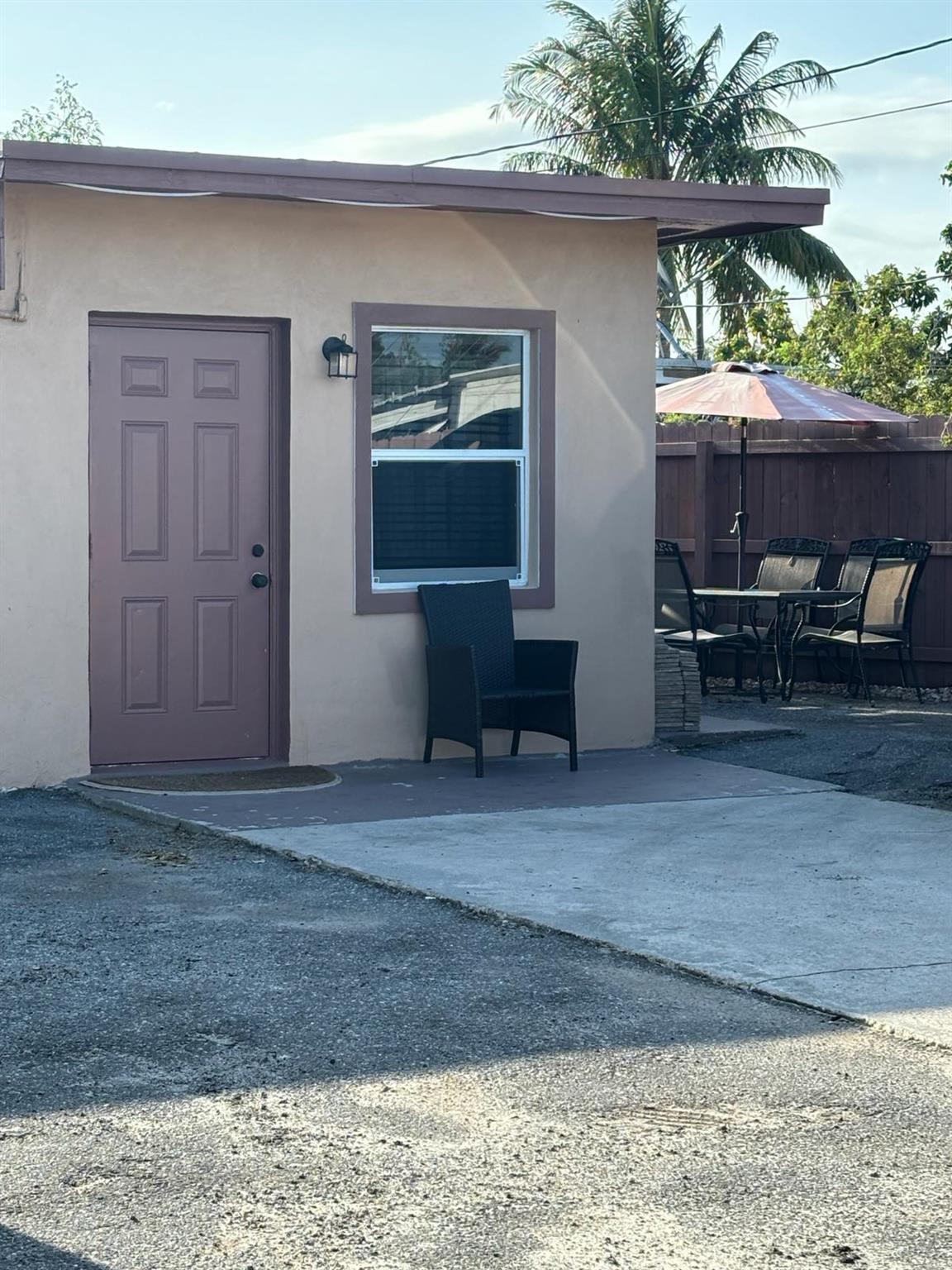THIS IS IDEALLY SUITED FOR ONE PERSON WITH ONE CAR. Do not miss the opportunity to live in this newly modeled efficiency at such an affordable price. The unit features a newly modeled kitchen and bathroom, with its own entrance from the rest of the house. There are no laundry facilities on site but are available nearby. Close to shopping restaurants, entertainment, churches, schools and the I-95 interstate Highway. LANDLORD WILL CONSIDER RENTING ON A MONTH TO MONTH BASIS WITH THE SECURITY BEING HALF THE MONTH'S RENT.