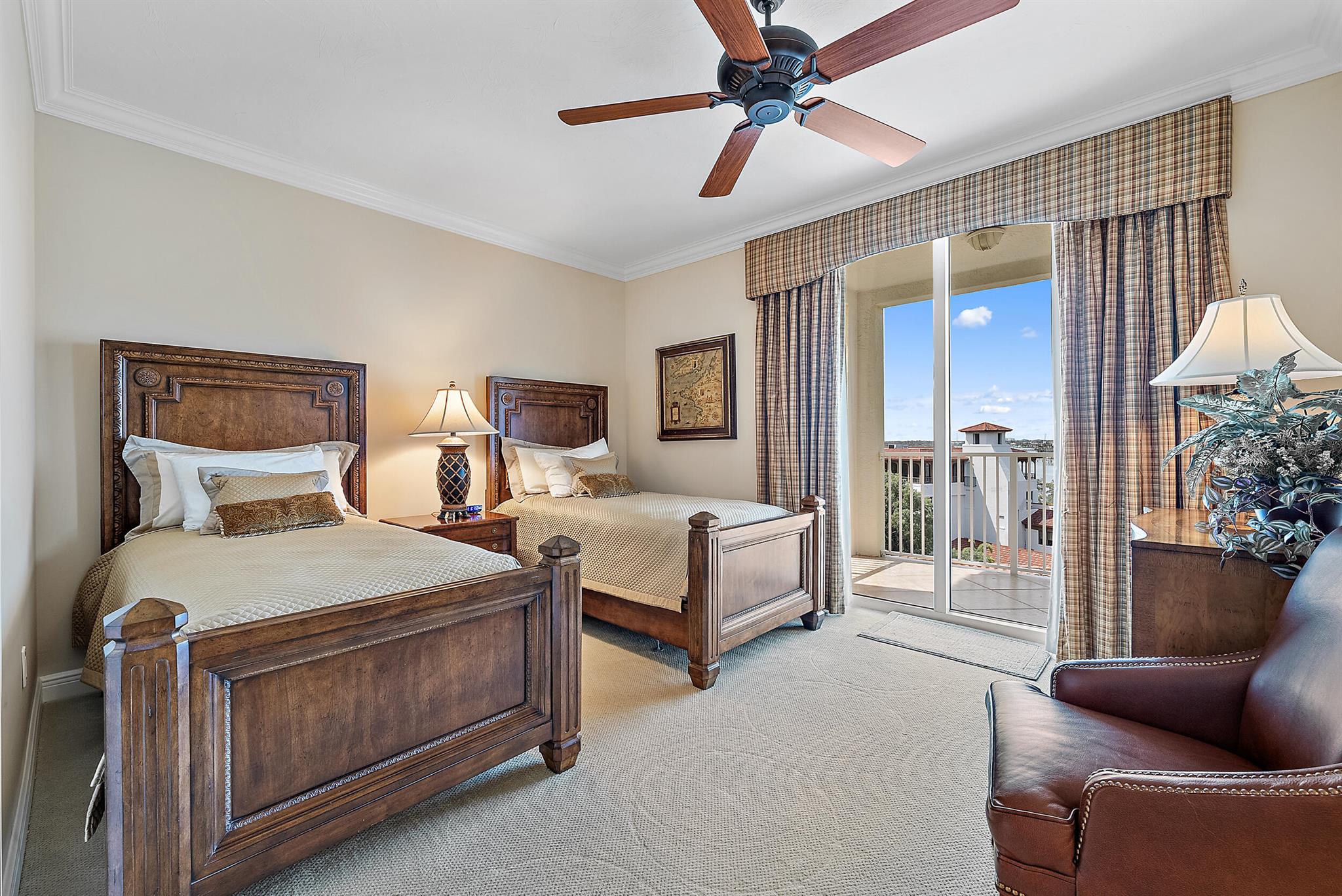 Jupiter Yacht Club - Residential