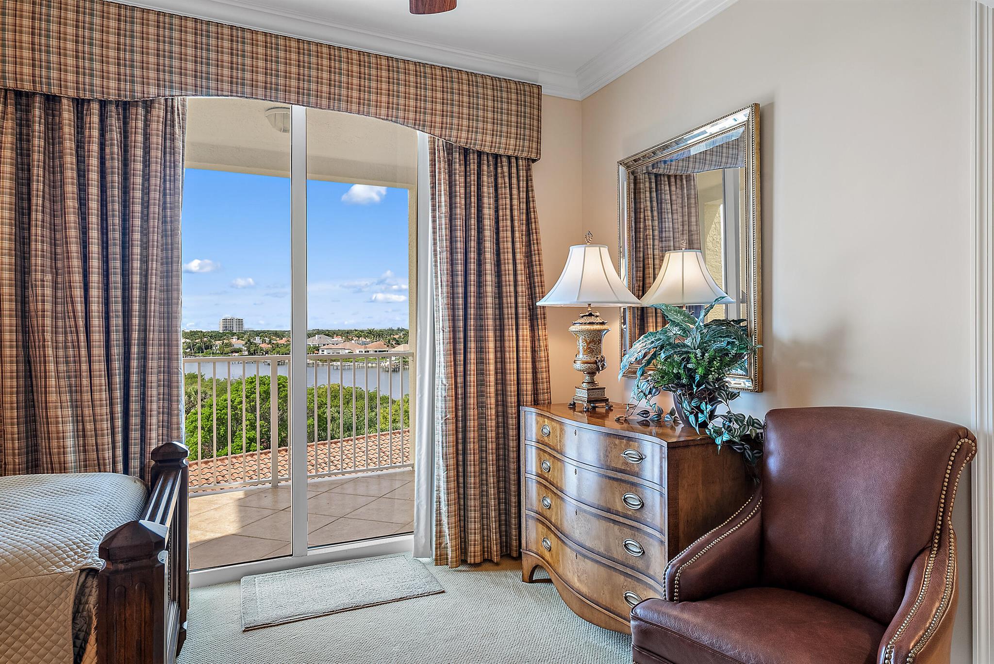 Jupiter Yacht Club - Residential