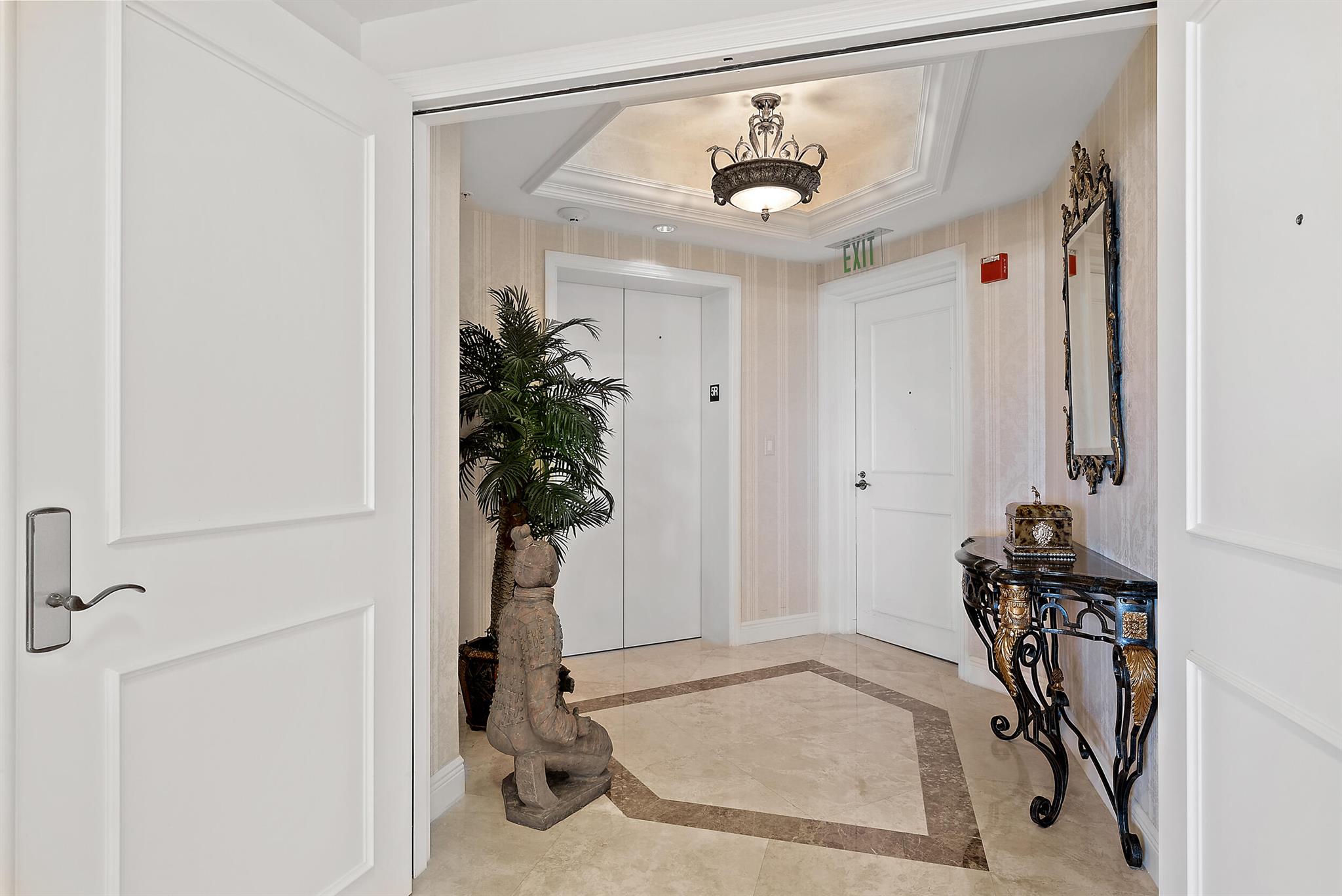 Jupiter Yacht Club - Residential