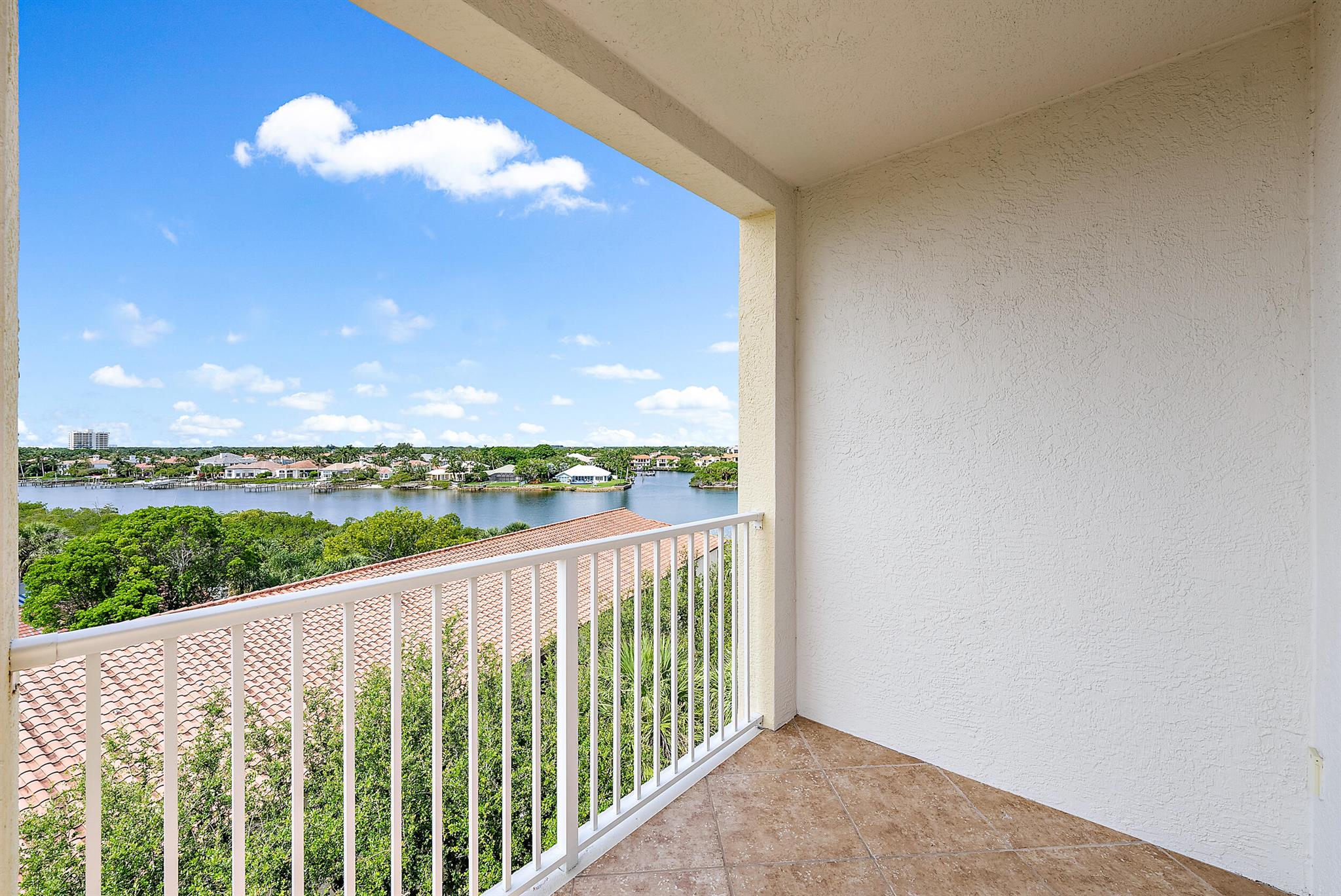 Jupiter Yacht Club - Residential