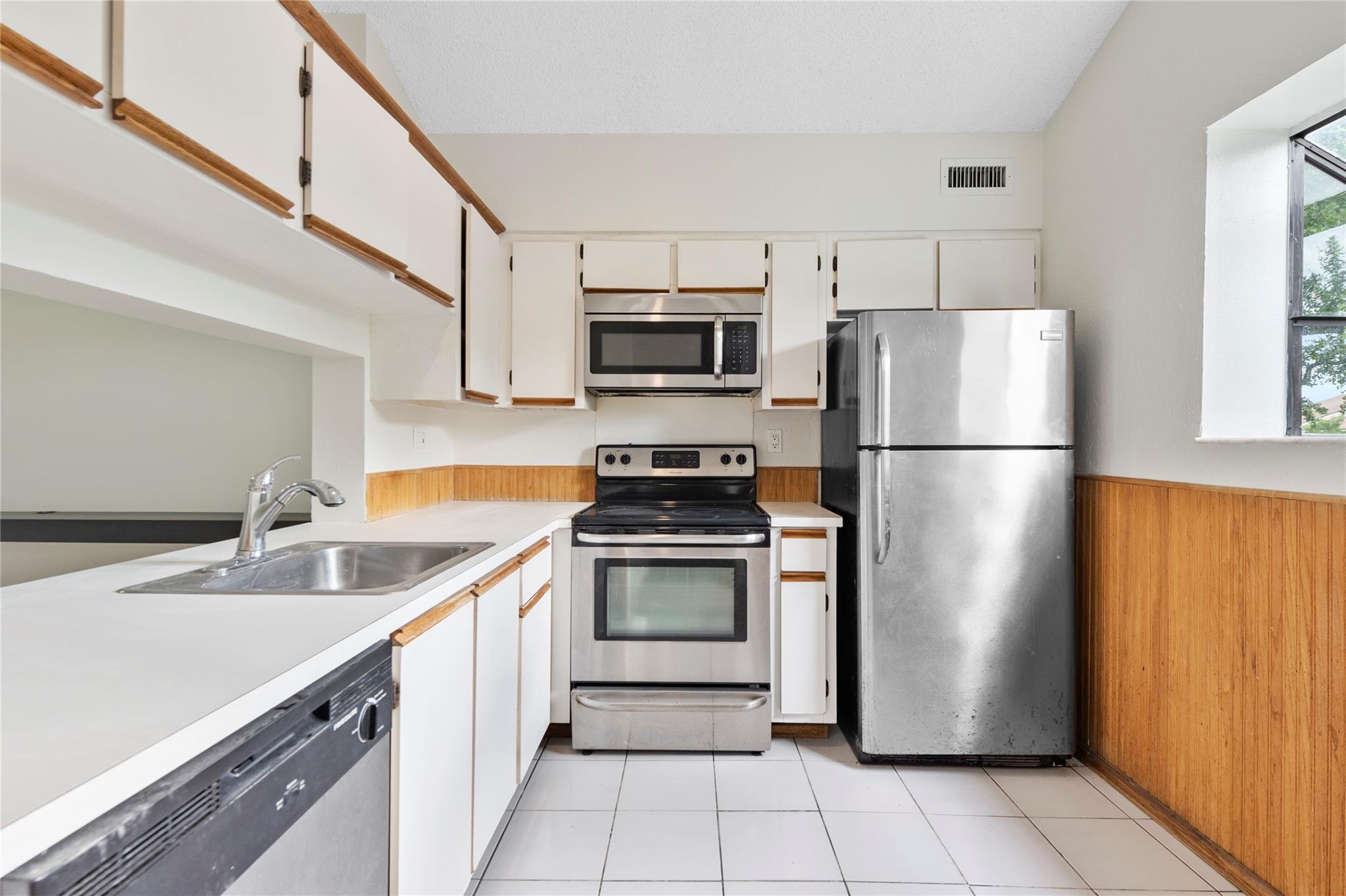 Gardens North #9 Condo - Residential Lease