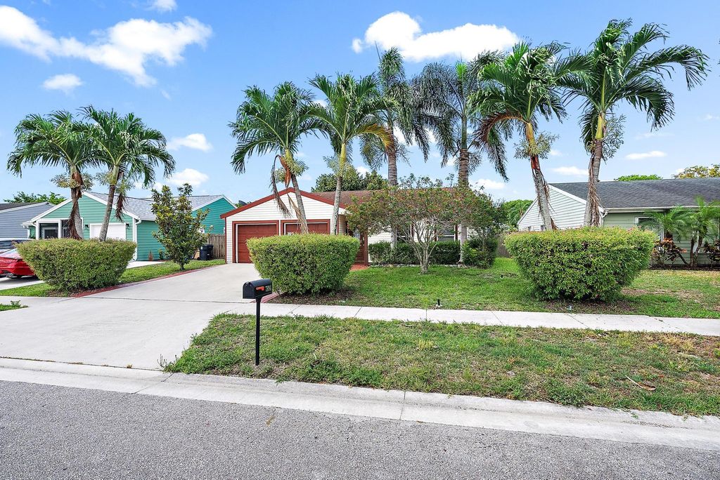 Photo of 7894 S Blairwood Circle, Lake Worth, FL 33467 (MLS # R11094860)