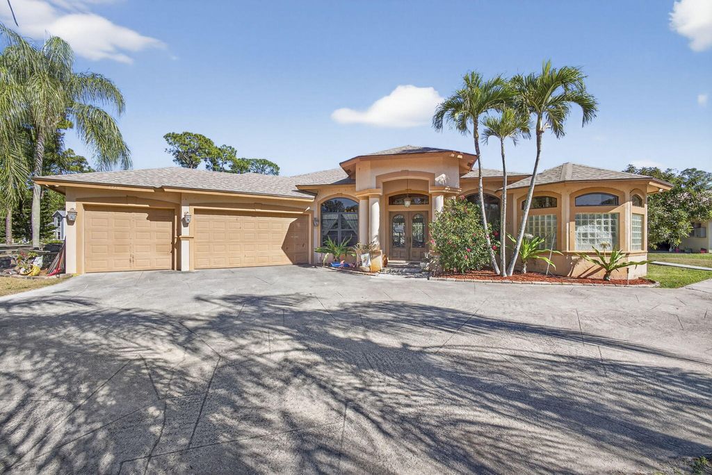 Photo of 2910 Doe Trail, Loxahatchee, FL 33470 (MLS # R11157331)