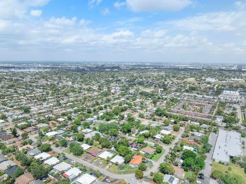Tiny photo for 731 NE 49TH Street, Oakland Park, FL 33334 (MLS # B26087622)