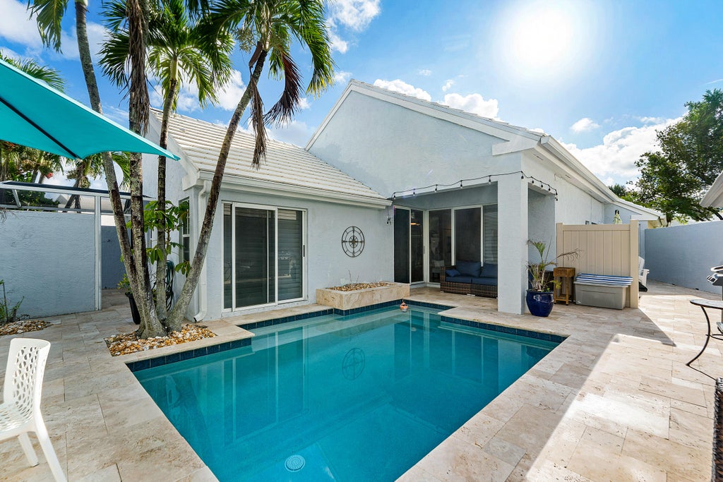 Photo of 59 Dorchester Circle, Palm Beach Gardens, FL 33418 (MLS # B26090230)