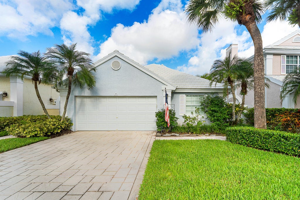 Photo of 59 Dorchester Circle, Palm Beach Gardens, FL 33418 (MLS # B26090230)