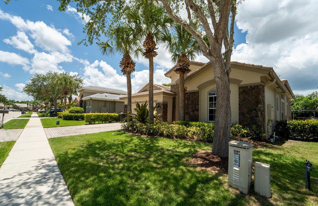 11218 Osprey Lake Lane, Palm Beach Gardens, FL, 33412/$799,665 1 11218 Osprey Lake Lane