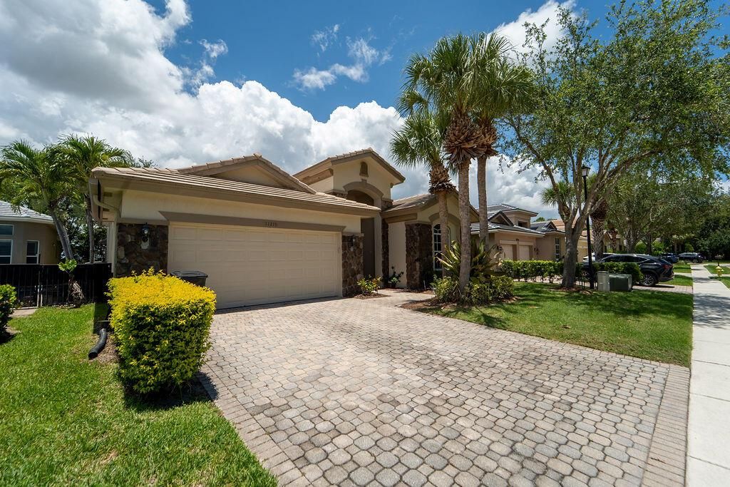 Photo of 11218 Osprey Lake Lane, Palm Beach Gardens, FL 33412 (MLS # R11101127)