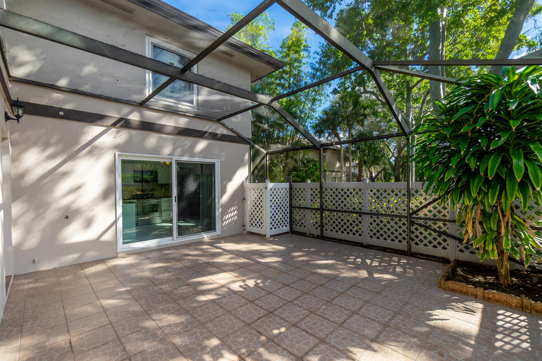 STAMFORD AT ROYAL PALM BE - Residential Lease