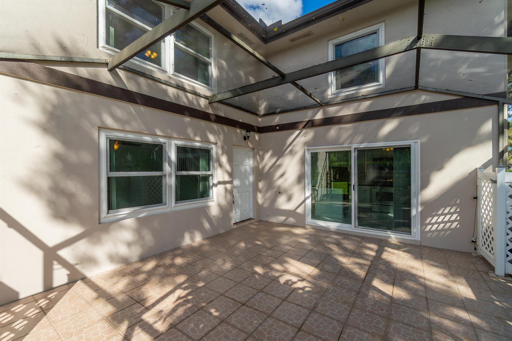 STAMFORD AT ROYAL PALM BE - Residential Lease