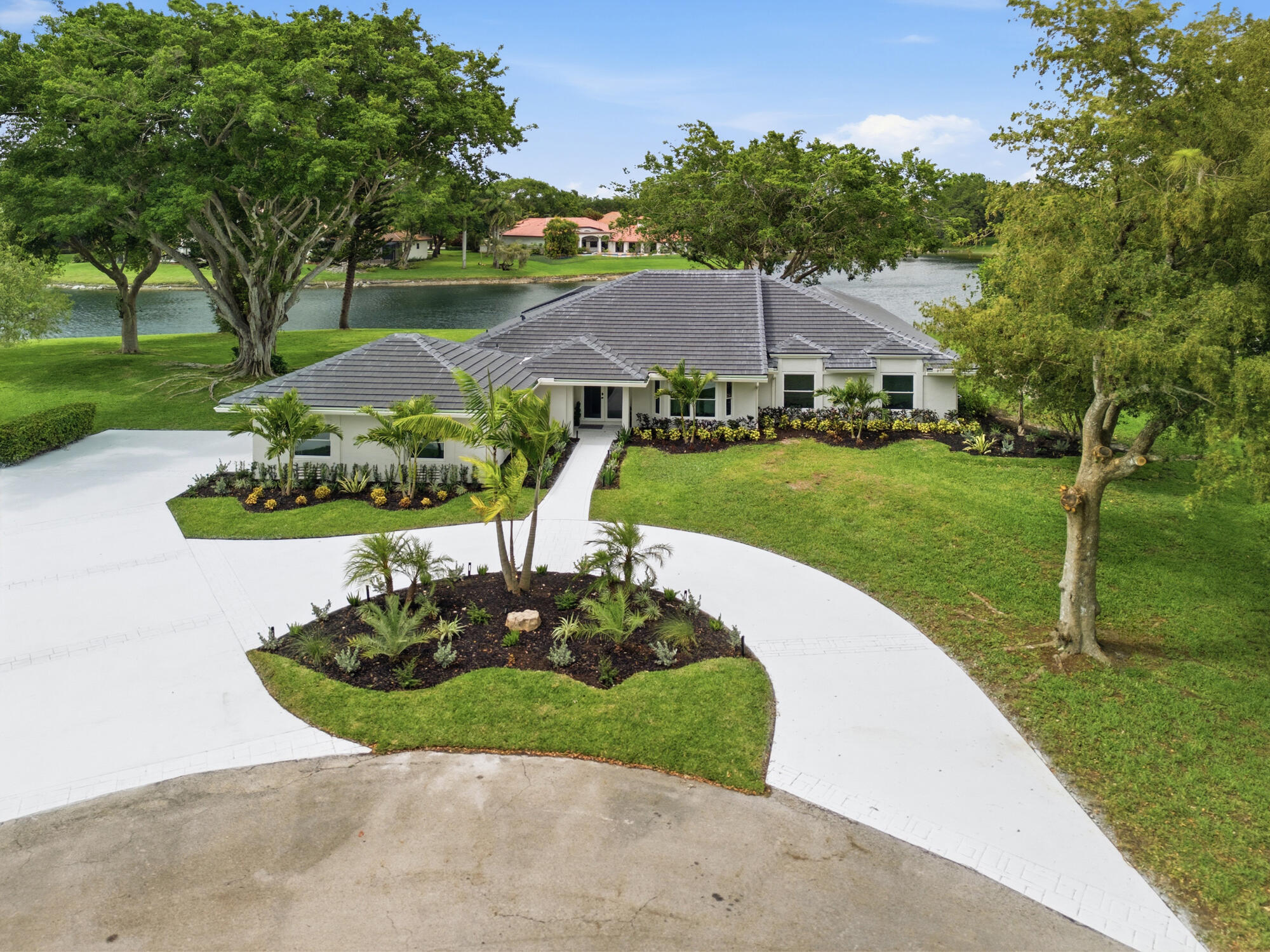 PARKLAND LAKES - Residential