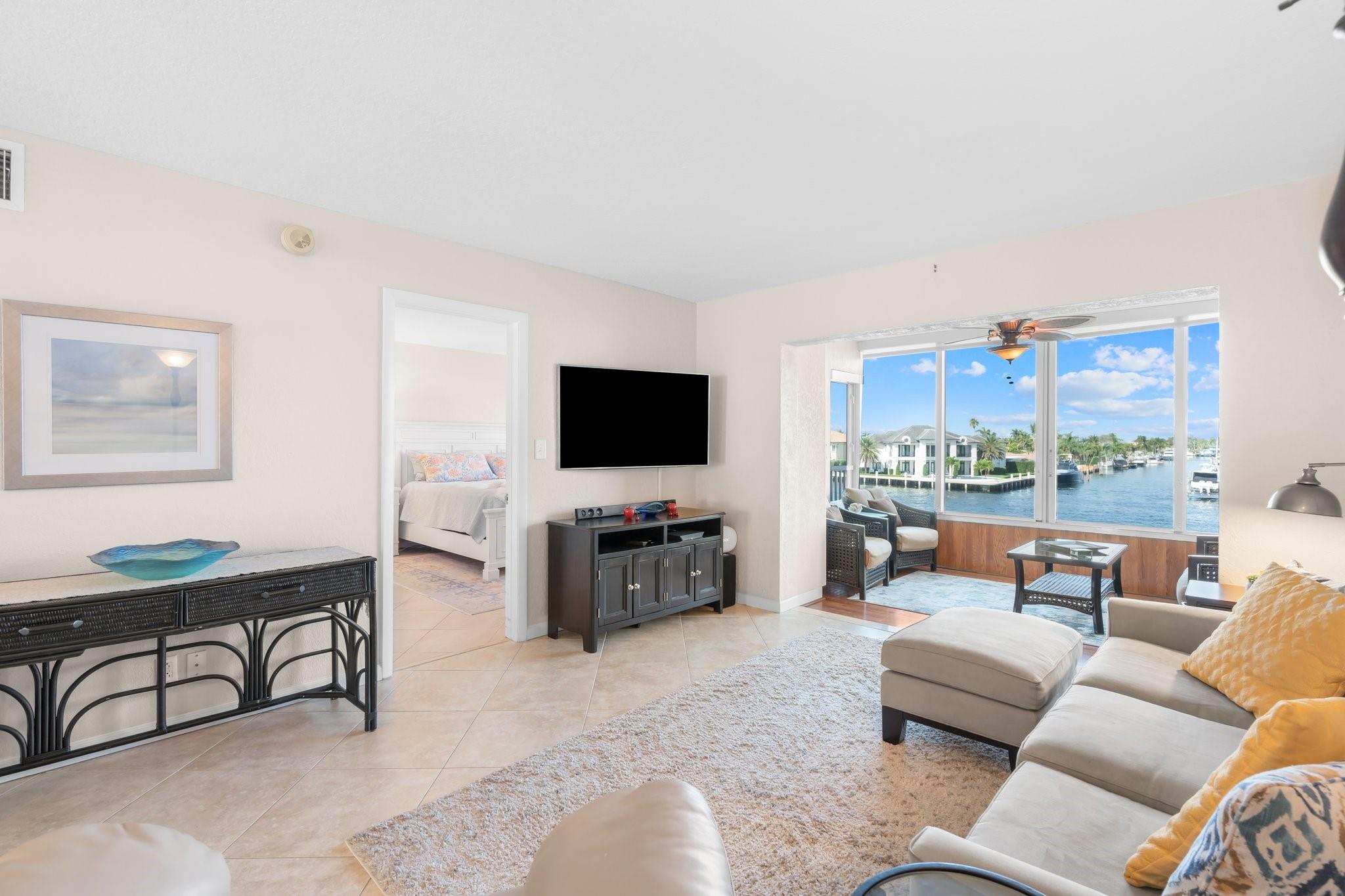 901 N Riverside Dr 3D