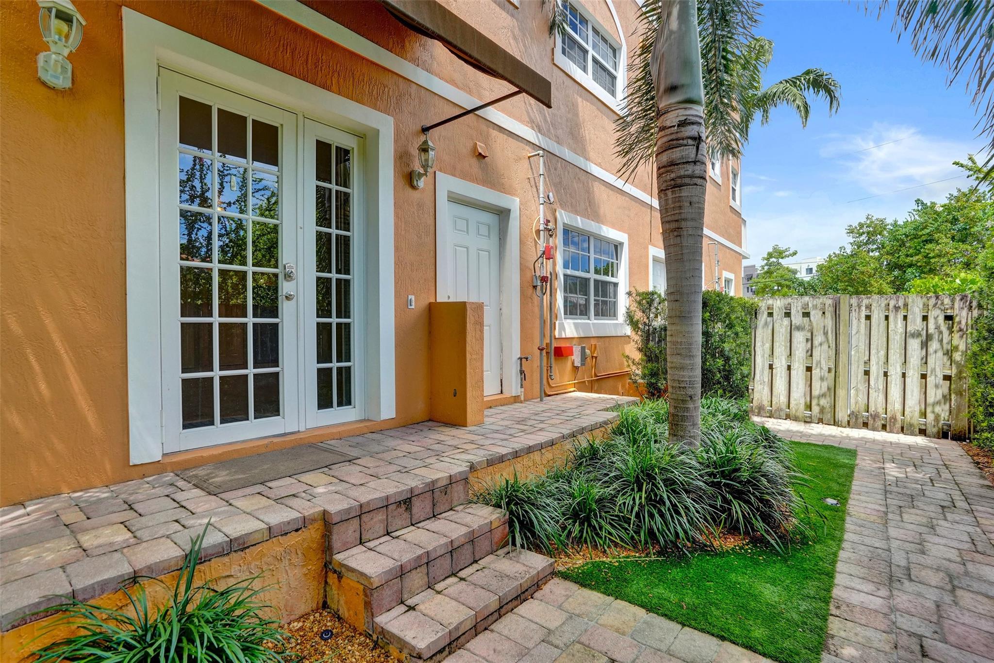 624 NE 29 Drive Townhomes - Residential