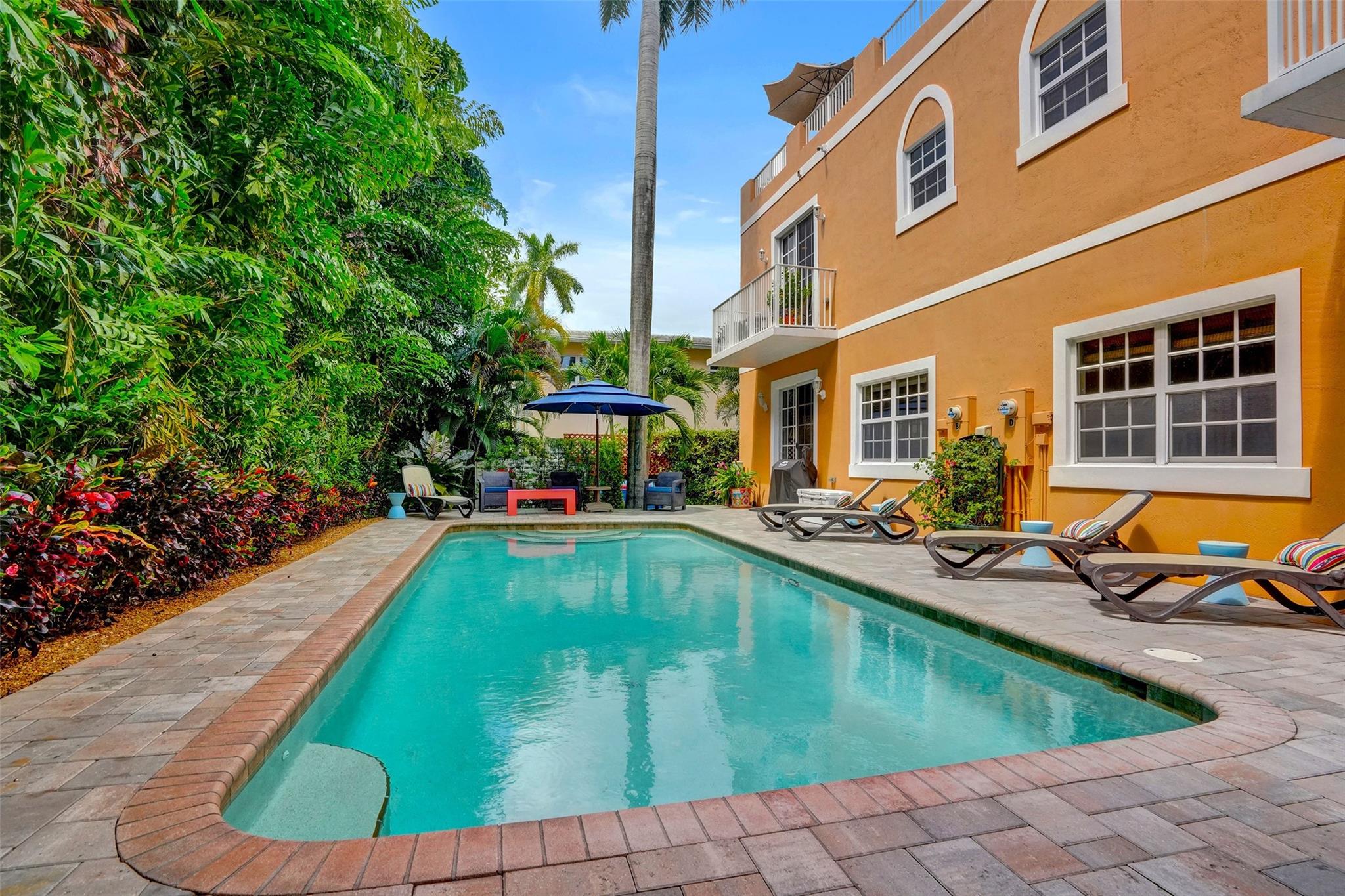 624 NE 29 Drive Townhomes - Residential