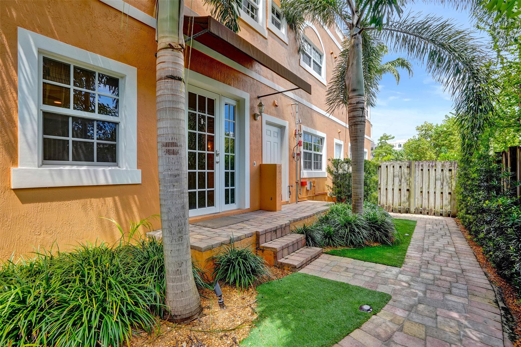 624 NE 29 Drive Townhomes - Residential