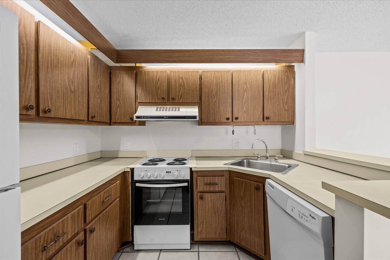 CEDAR GARDENS TOWNHOUSES - Residential