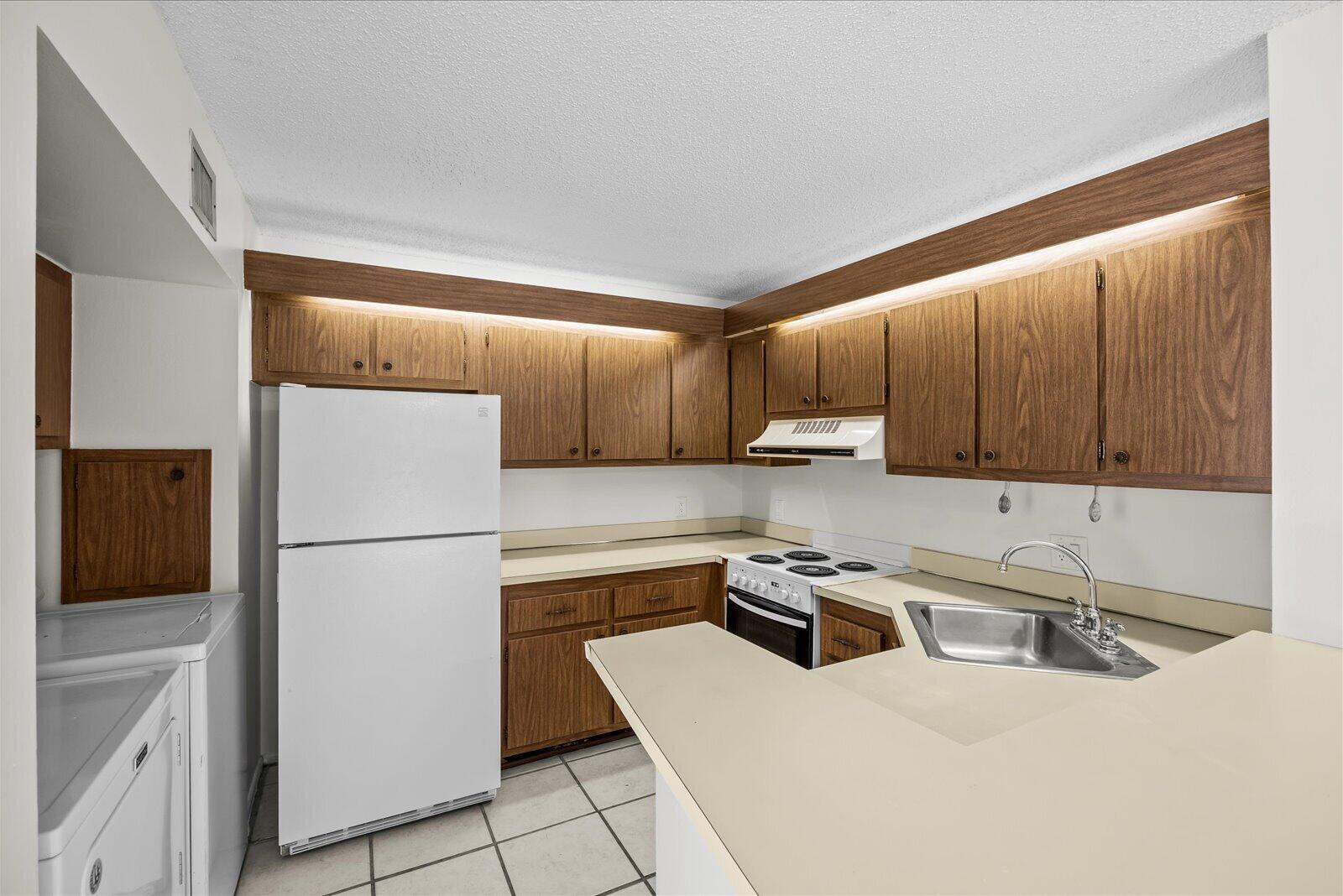 CEDAR GARDENS TOWNHOUSES - Residential