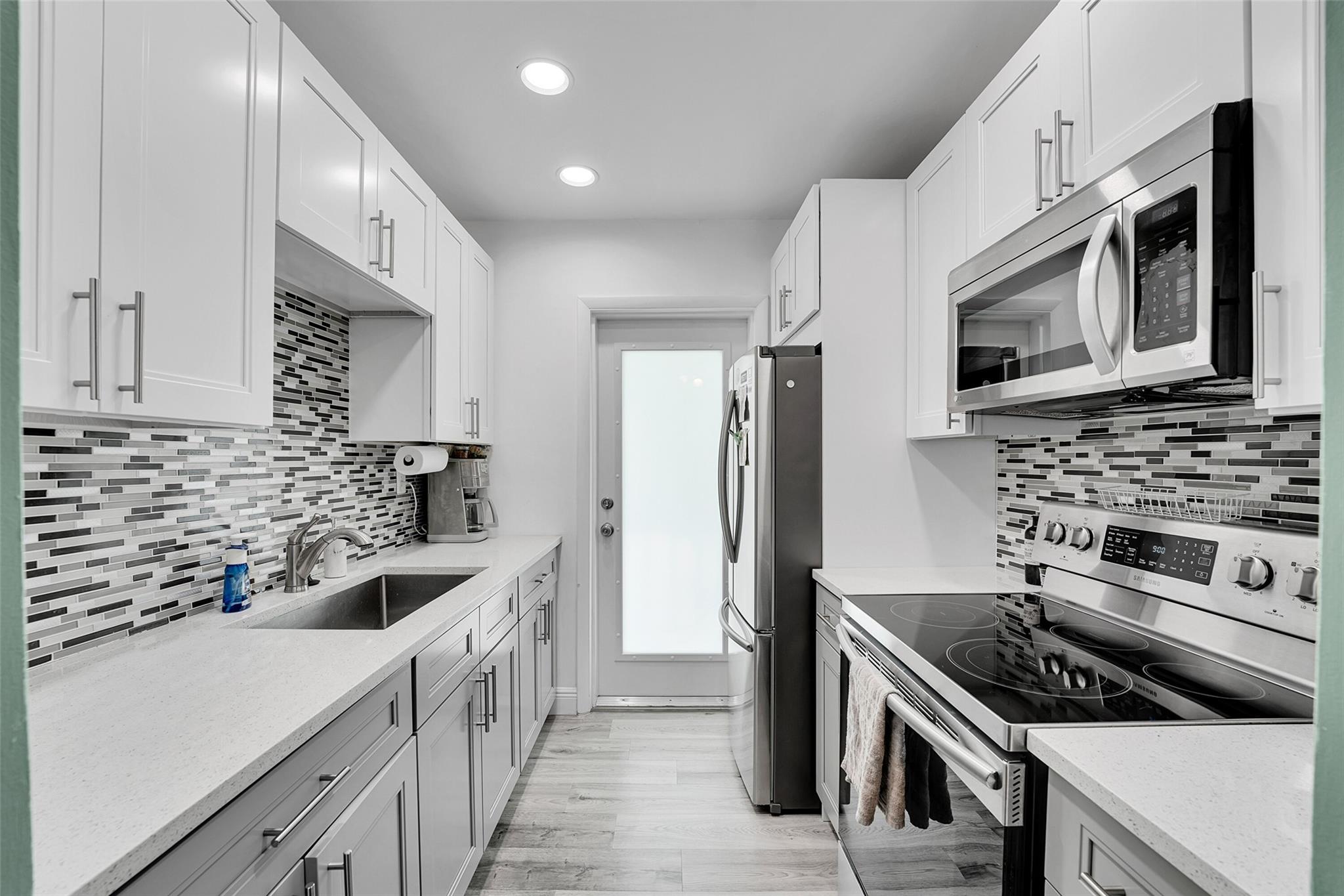 931 SE 9th Ave 17