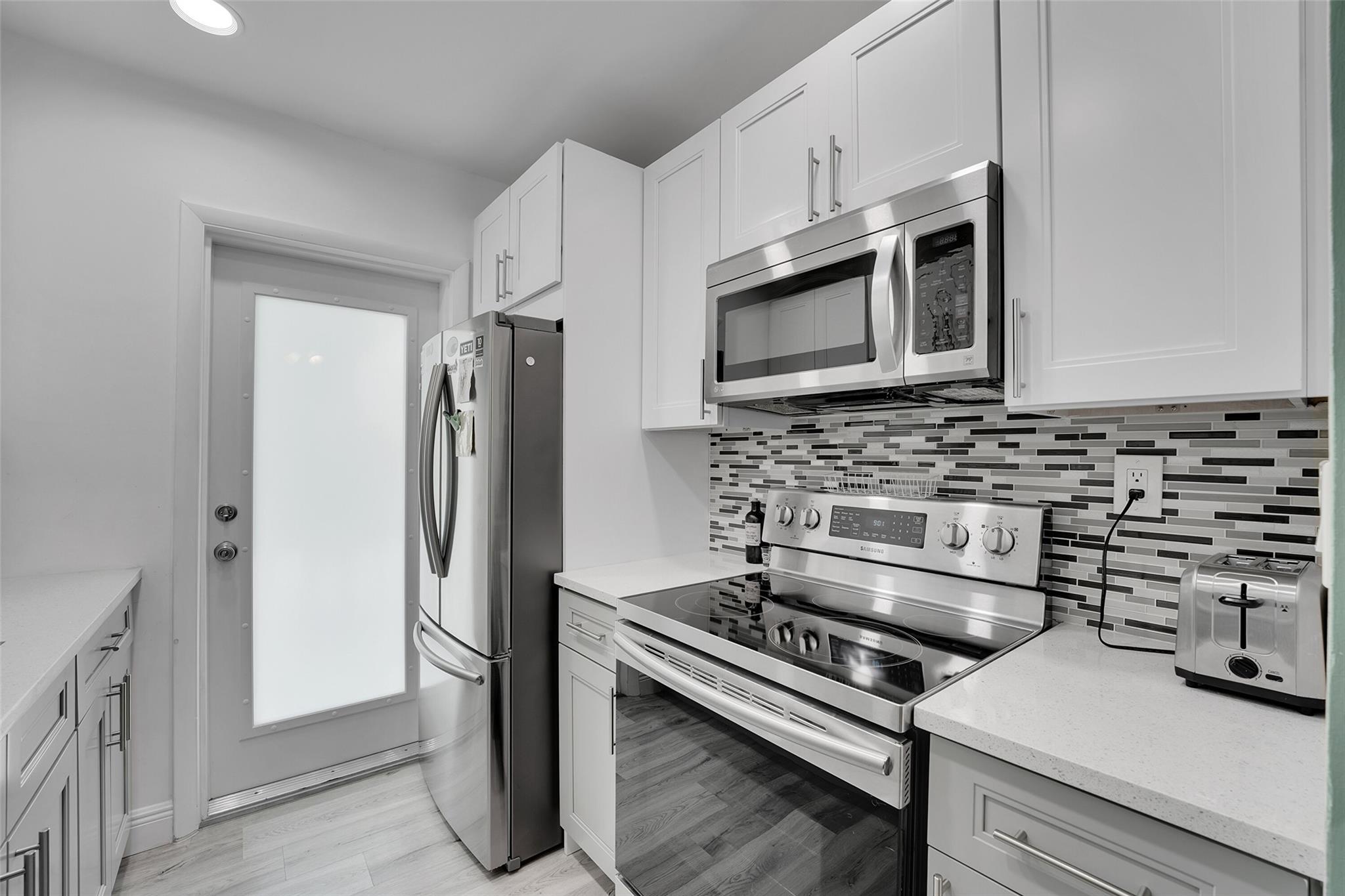 931 SE 9th Ave 17