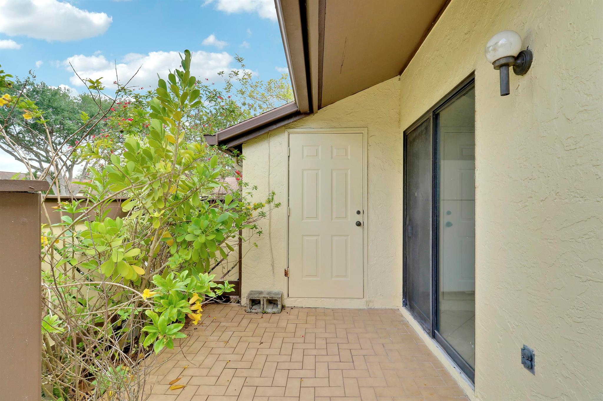 135 Manchineel Court