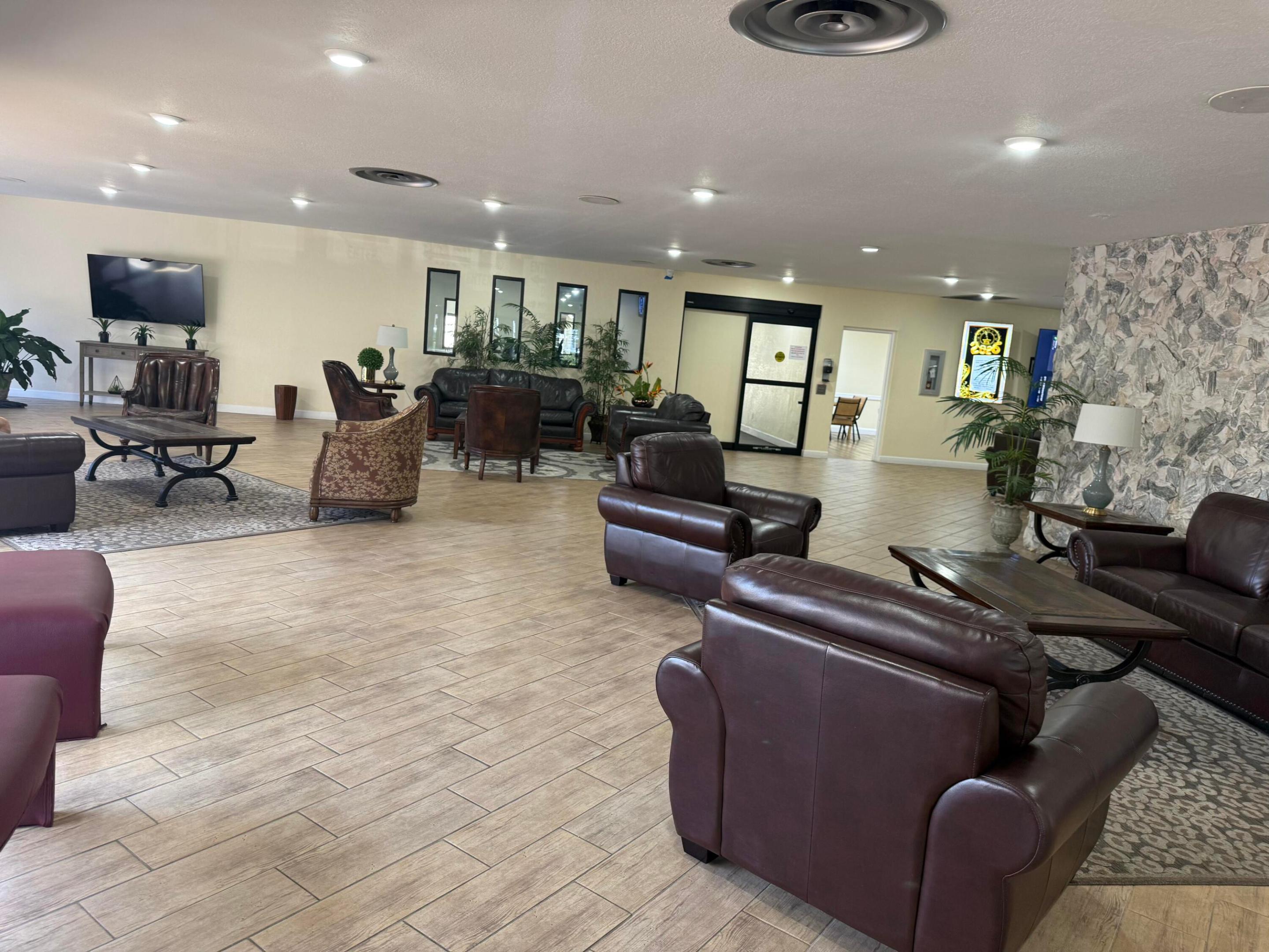 Sunrise Lakes Phase 4 Bldg 157-304 Linda Lessard - Residential