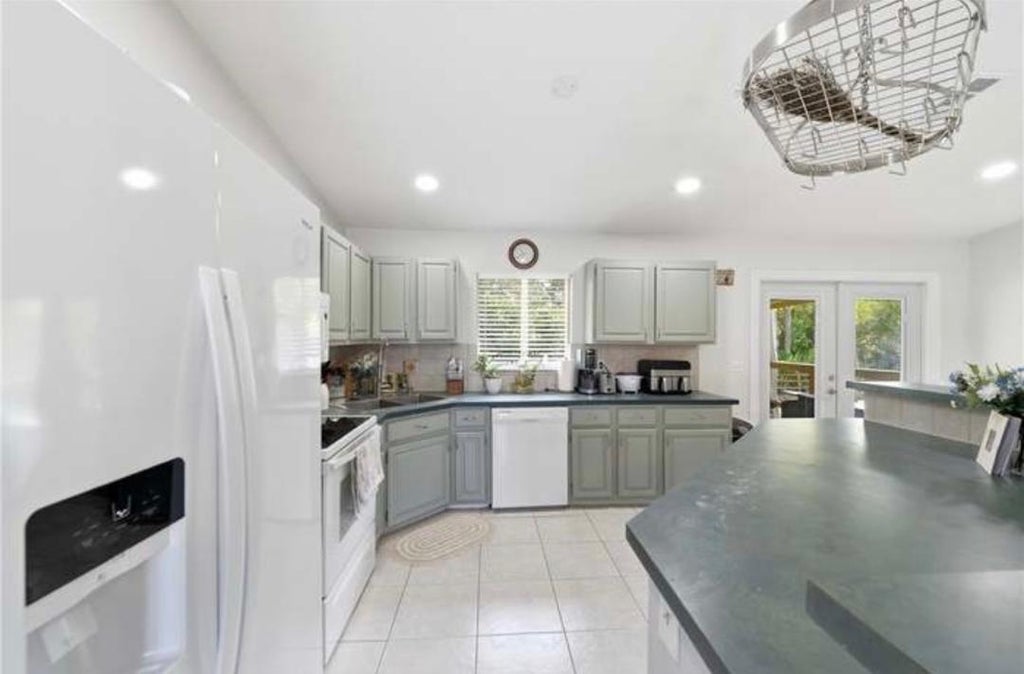 Photo of 4251 SE DIXIE ROSS Street, Stuart, FL 34997 (MLS # B26081038)