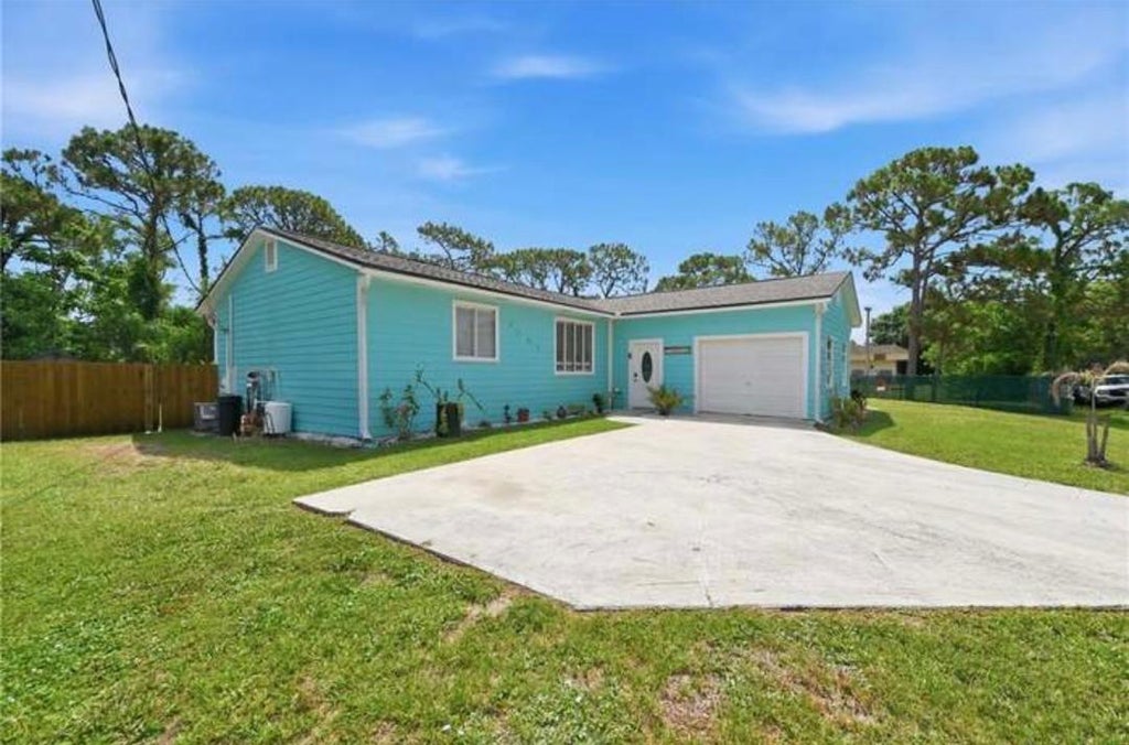 Photo of 4251 SE DIXIE ROSS Street, Stuart, FL 34997 (MLS # B26081038)