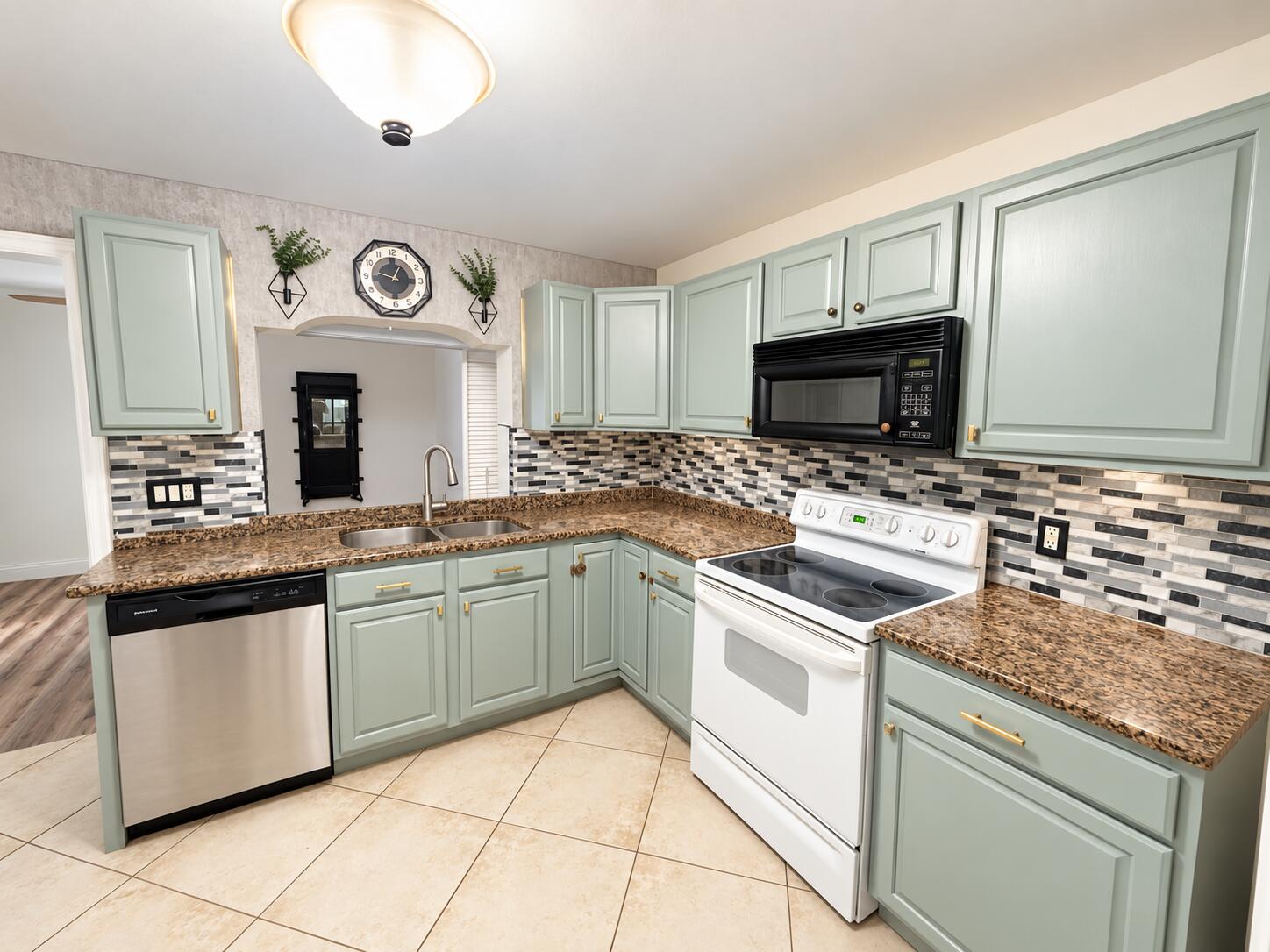 560 SE 23RD Avenue 1