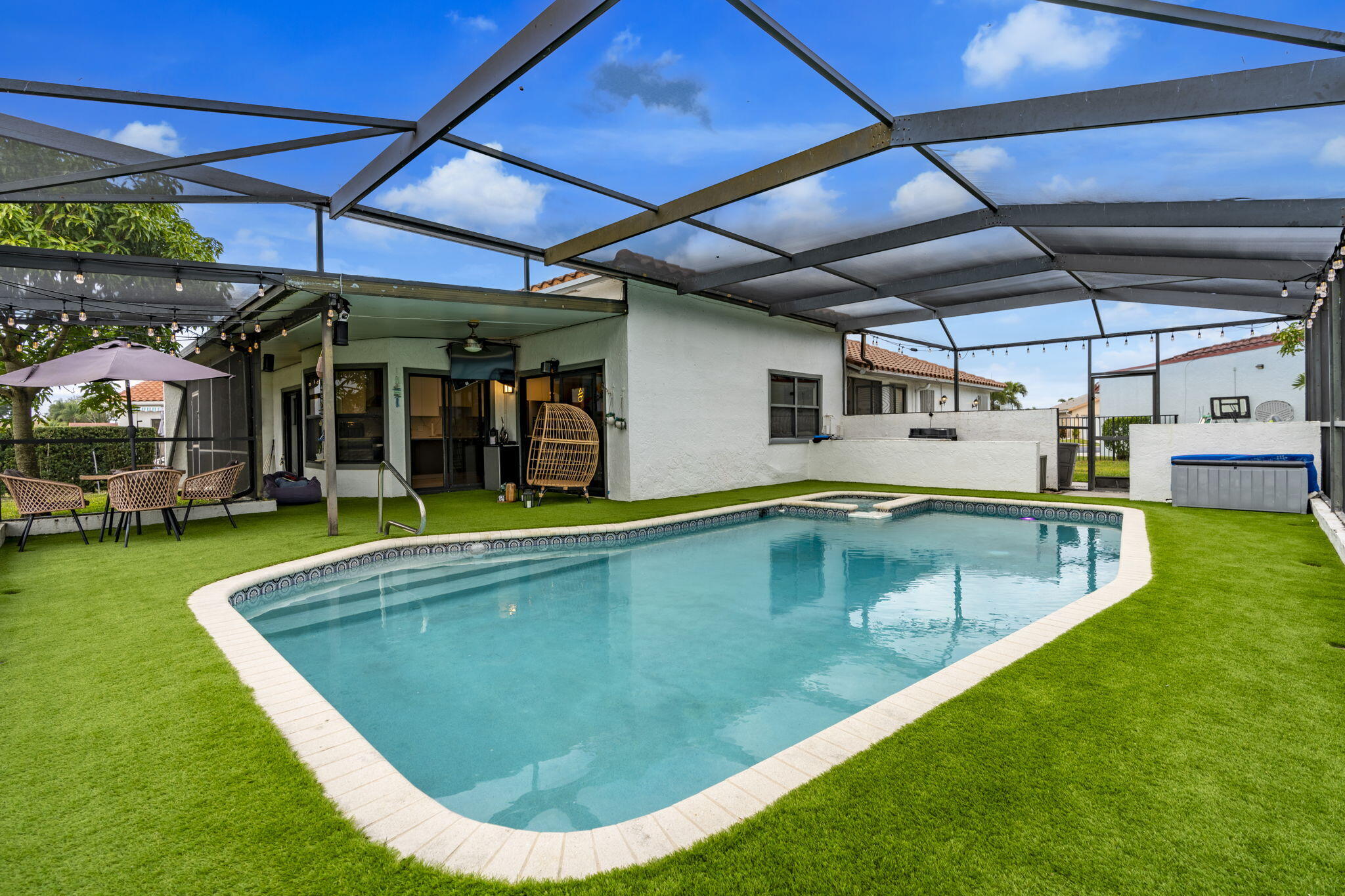 LAKES OF SHERBROOKE - Residential