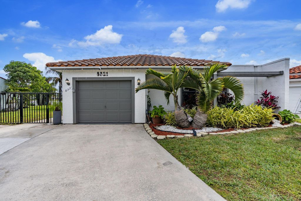 Photo of 8321 Bonita Isle Dr, Lake Worth, FL 33467 (MLS # R11159897)