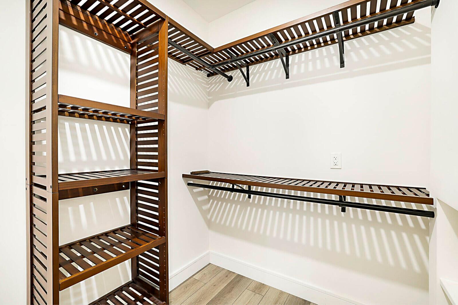 LAKESIDE GARDENS - Residential