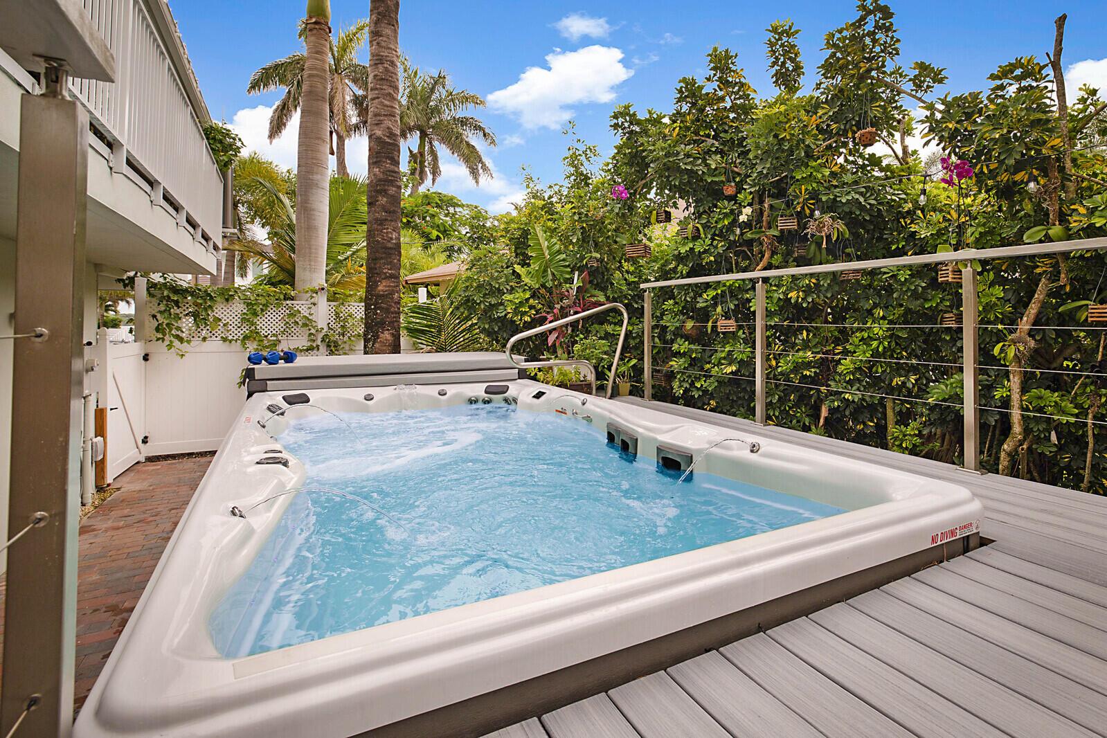 LAKESIDE GARDENS - Residential